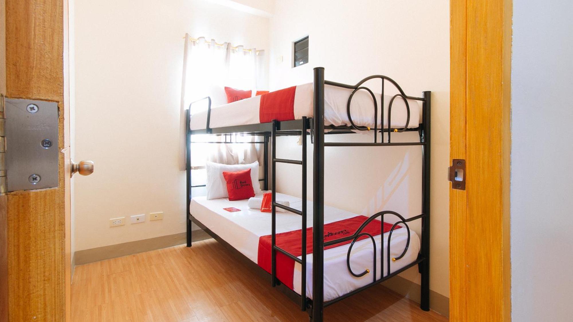 Reddoorz Plus At Alpina Heights Paranaque Paranaque City المظهر الخارجي الصورة