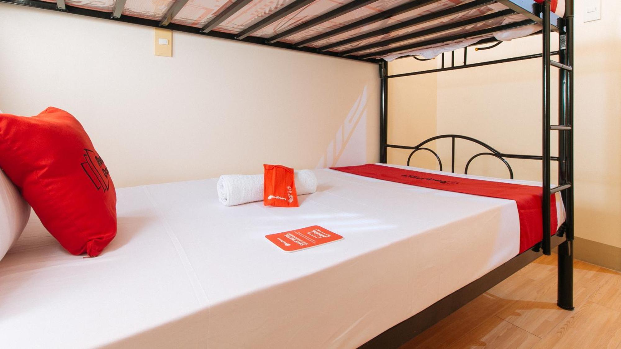 Reddoorz Plus At Alpina Heights Paranaque Paranaque City المظهر الخارجي الصورة
