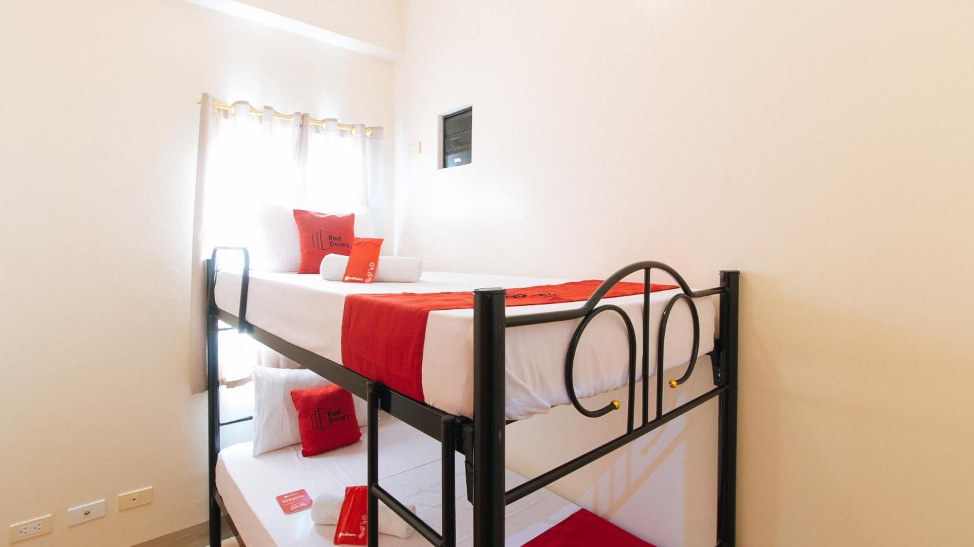 Reddoorz Plus At Alpina Heights Paranaque Paranaque City المظهر الخارجي الصورة