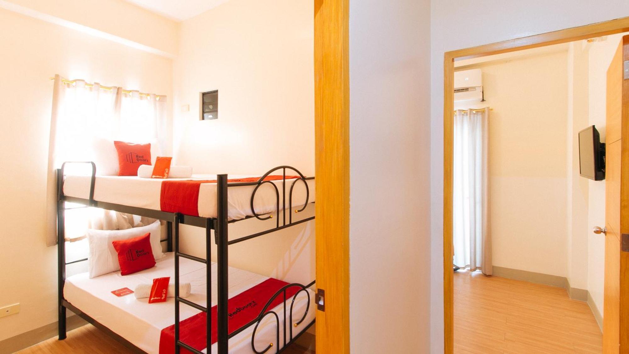 Reddoorz Plus At Alpina Heights Paranaque Paranaque City المظهر الخارجي الصورة
