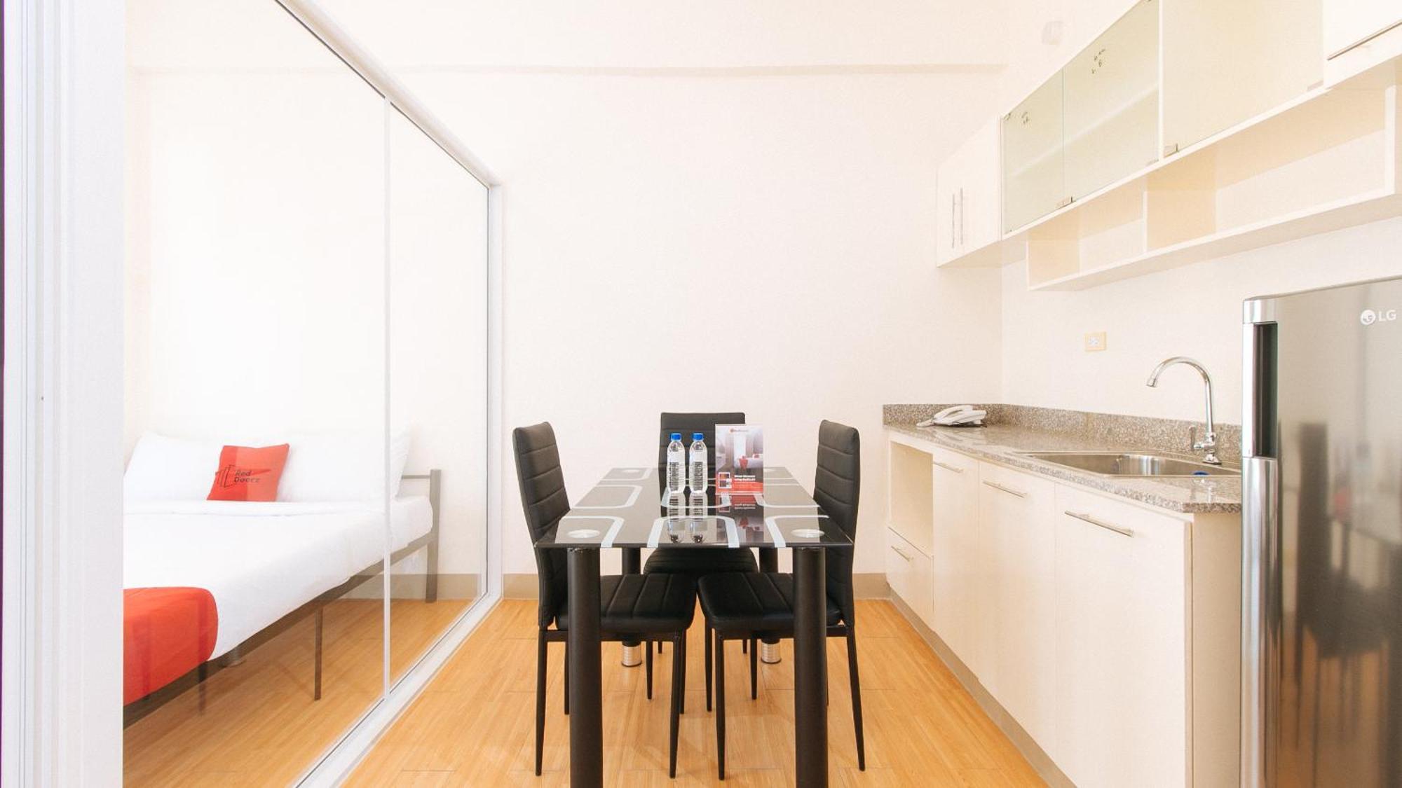 Reddoorz Plus At Alpina Heights Paranaque Paranaque City المظهر الخارجي الصورة
