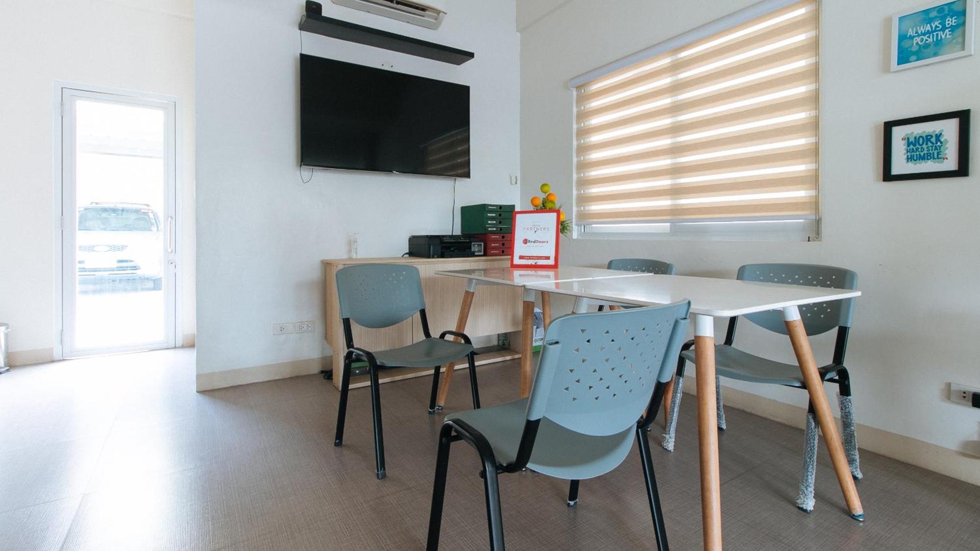 Reddoorz Plus At Alpina Heights Paranaque Paranaque City المظهر الخارجي الصورة